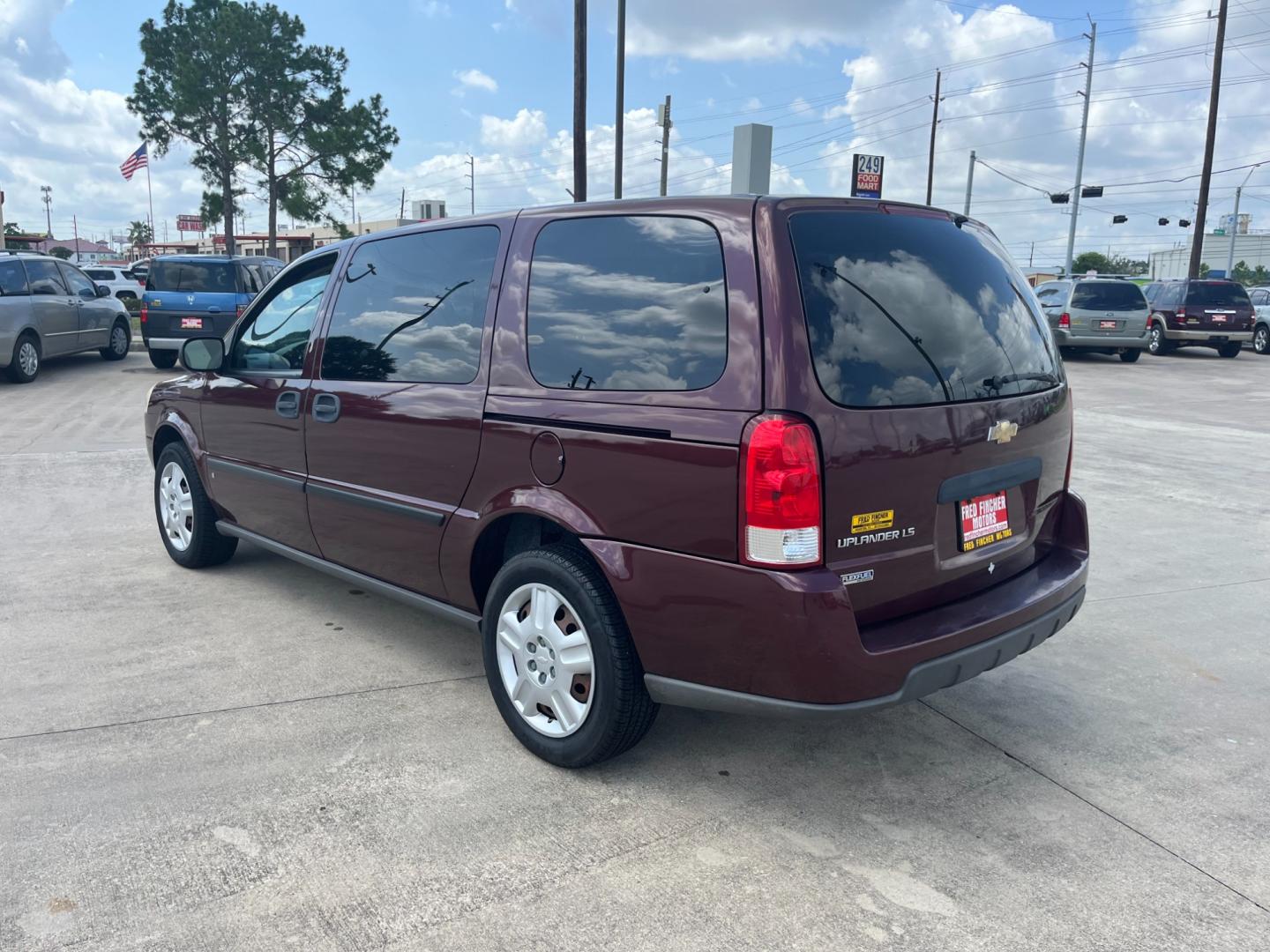 2008 maroom /black Chevrolet Uplander LS Ext. 1LS (1GNDV23WX8D) with an 3.9L V6 OHV 12V FFV engine, 4-Speed Automatic Overdrive transmission, located at 14700 Tomball Parkway 249, Houston, TX, 77086, (281) 444-2200, 29.928619, -95.504074 - Photo#4